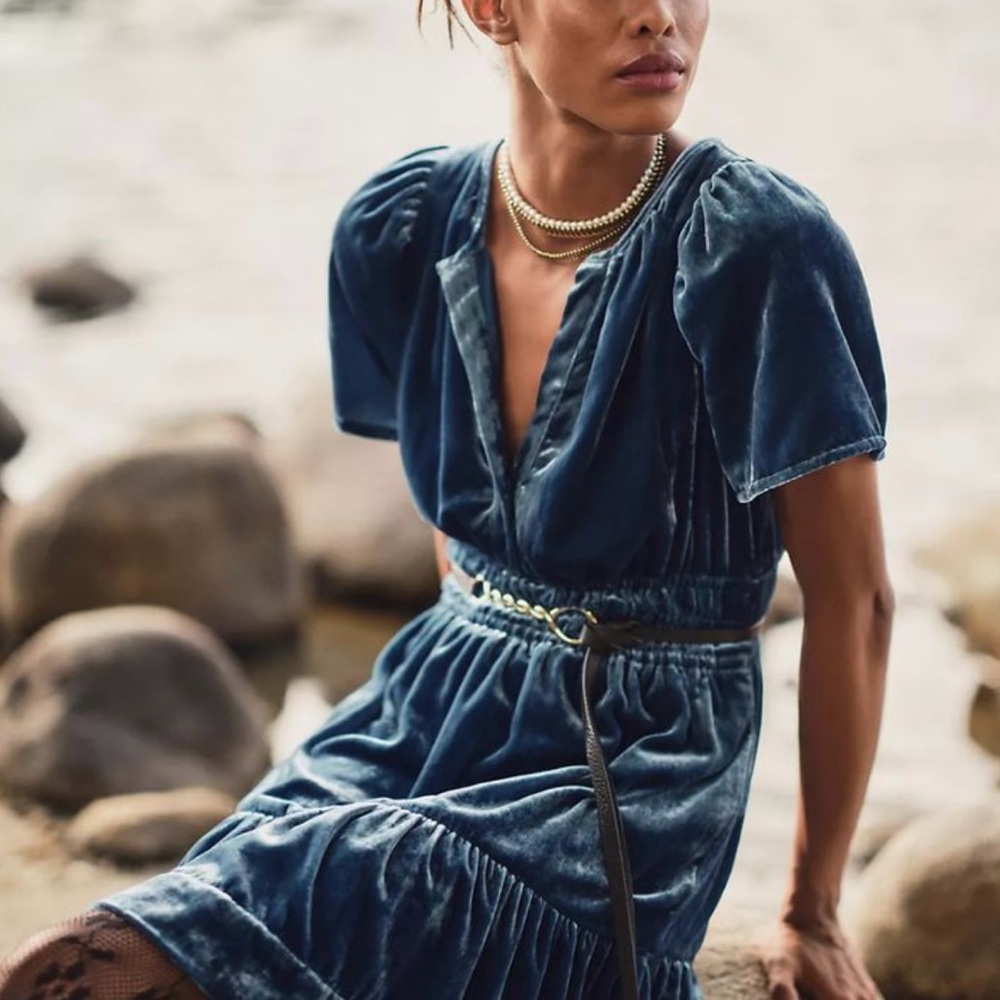 Chic Velvet Mini Dress in Deep Blue